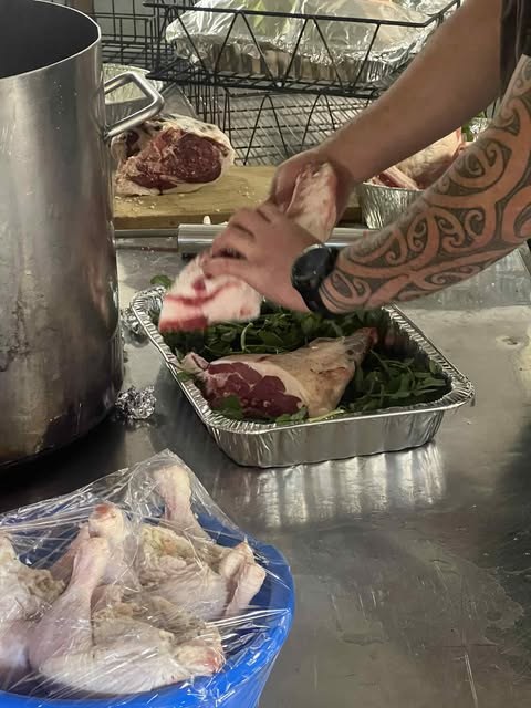 Preparing the kai for the hangi