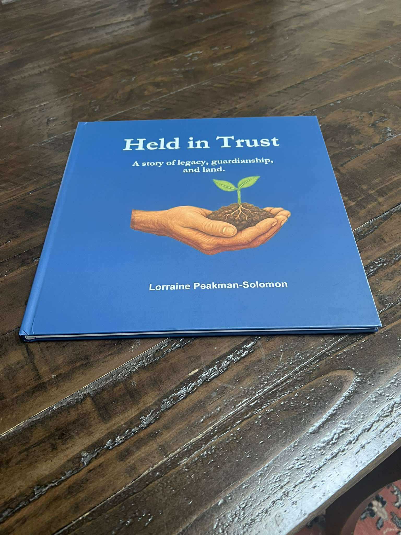 Whānau sharing whakapapa stories at Whakakī, Peakman family